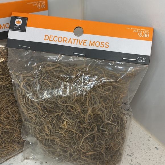 NWT 2 Bags of Decorative Moss - Picture 2 of 3